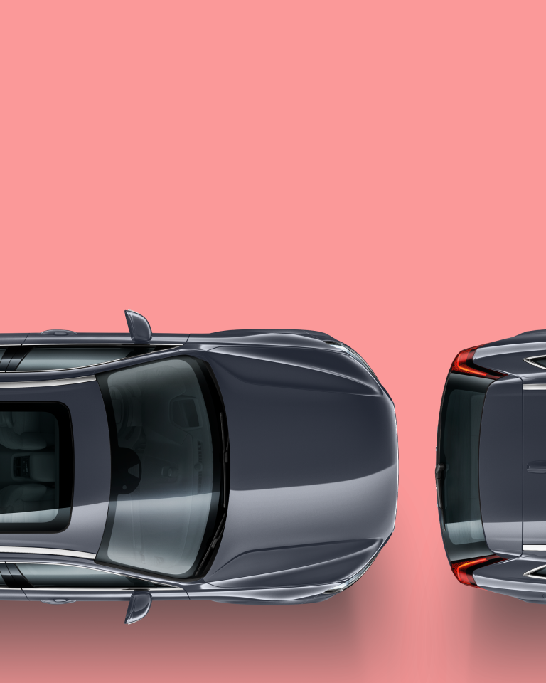 Fronten och bakre delen på två Volvobil syns rakt uppifrån