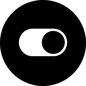 Svart av- och påknapp med vit cirkel för Volvo On Demand logotyp